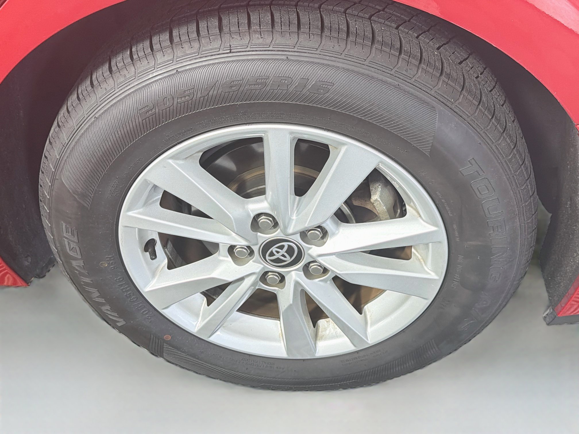 Used 2025 Toyota Camry LE FWD image 11