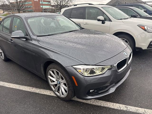 Used 2018 BMW 320i xDrive 320i xDrive w/ Convenience Package image 3