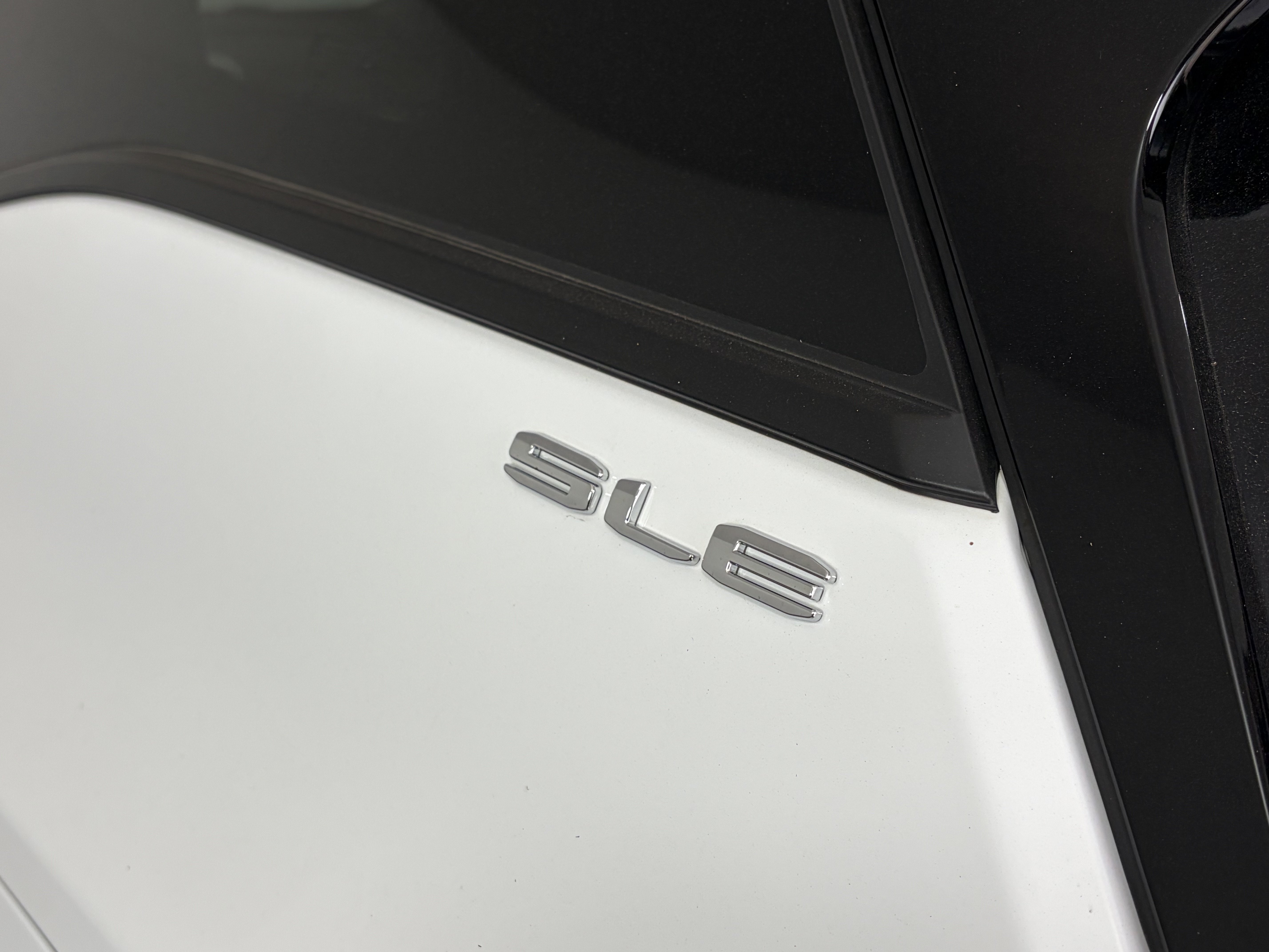 Used 2023 GMC Terrain SLE w/ Driver Convenience Package AWD/4WD image 18
