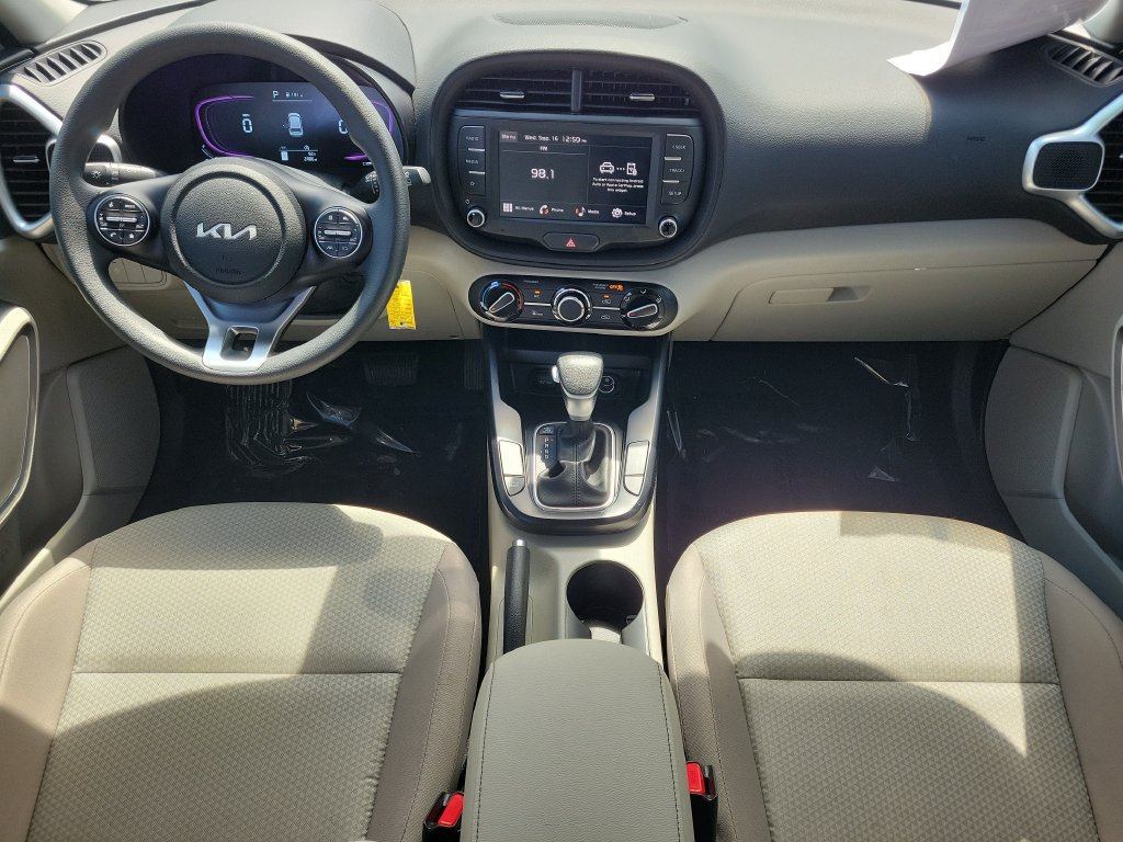 Used 2025 Kia Soul LX w/ LX Technology Package FWD image 12