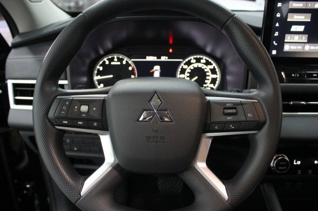 New 2026 Mitsubishi Outlander ES image 8