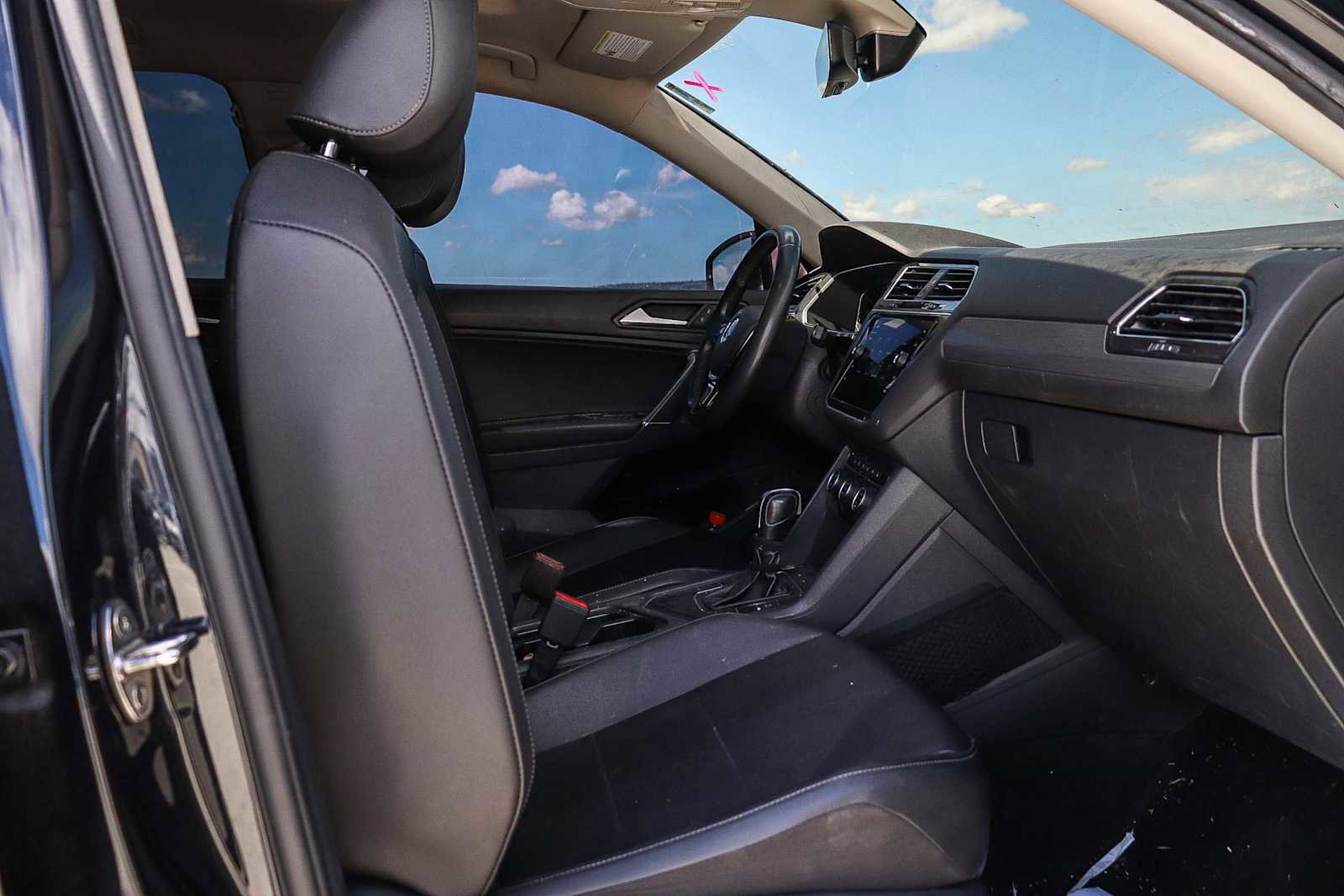 Used 2020 Volkswagen Tiguan SEL FWD image 15