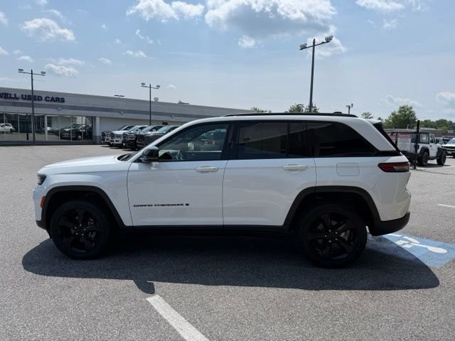 Used 2023 Jeep Grand Cherokee Altitude AWD/4WD image 15