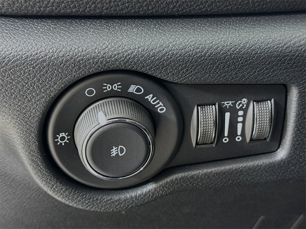 New 2026 Chrysler Pacifica Select image 12