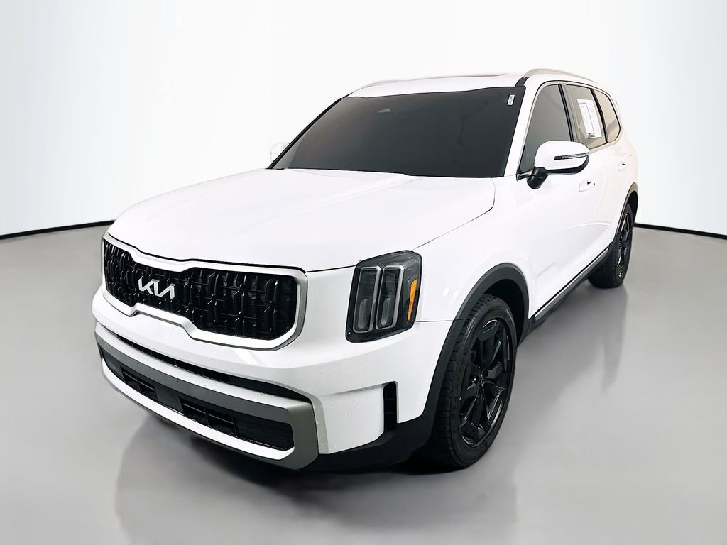 Used 2024 Kia Telluride EX w/ EX Captain's Chair Package image 3