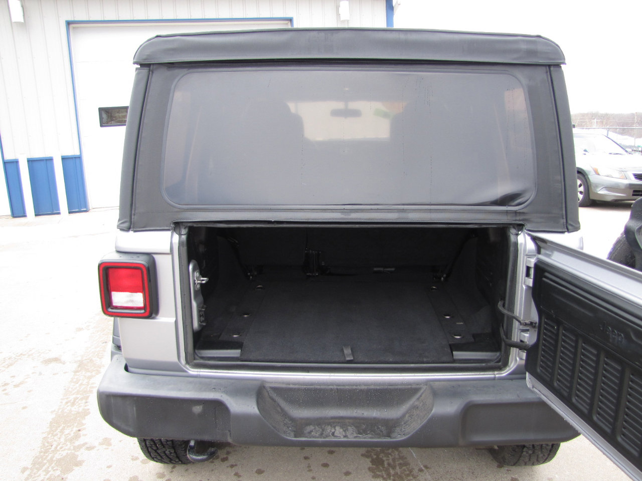 Used 2018 Jeep Wrangler Unlimited Sport S image 6