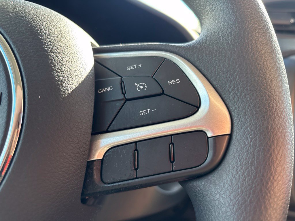 Used 2023 Jeep Renegade Latitude AWD/4WD image 21