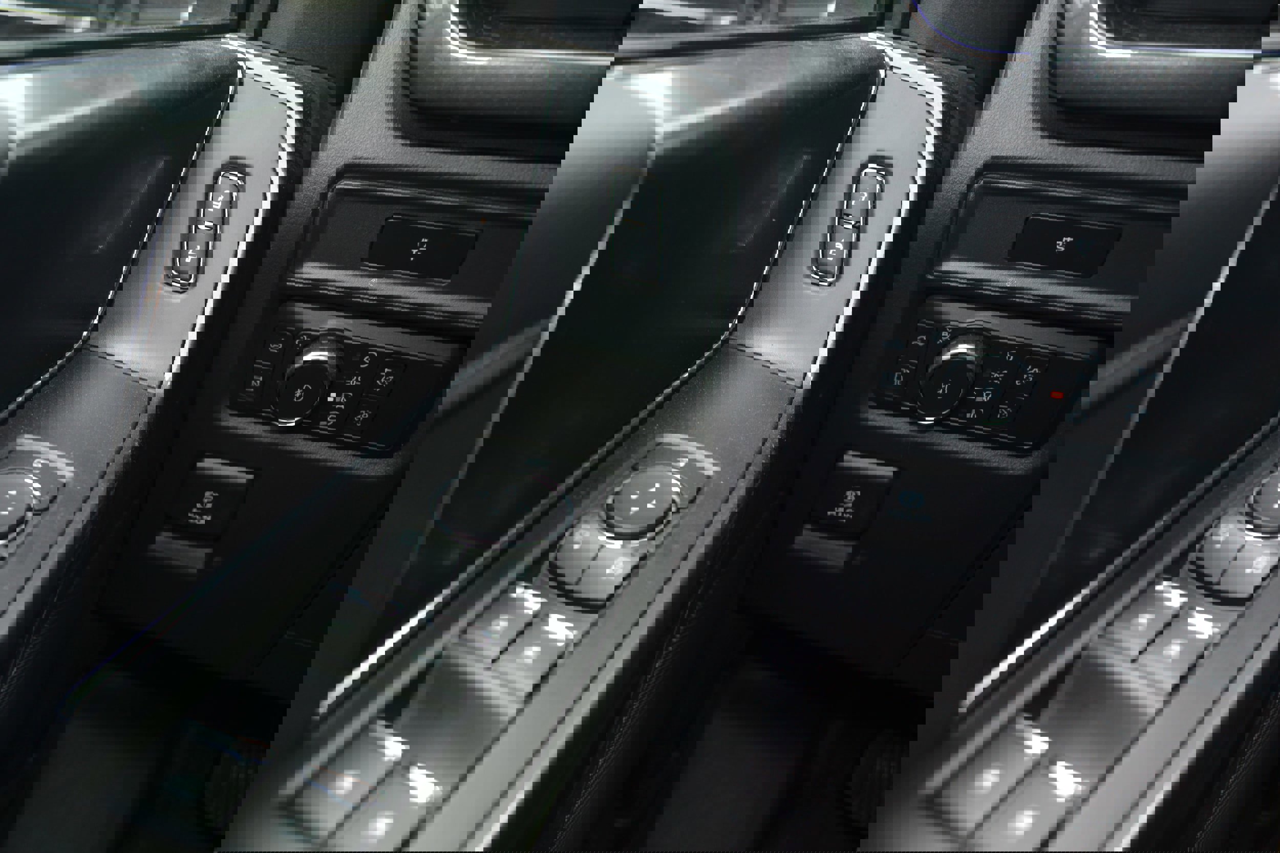 Used 2022 Ford F150 XLT w/ XLT Black Appearance Package AWD/4WD image 8