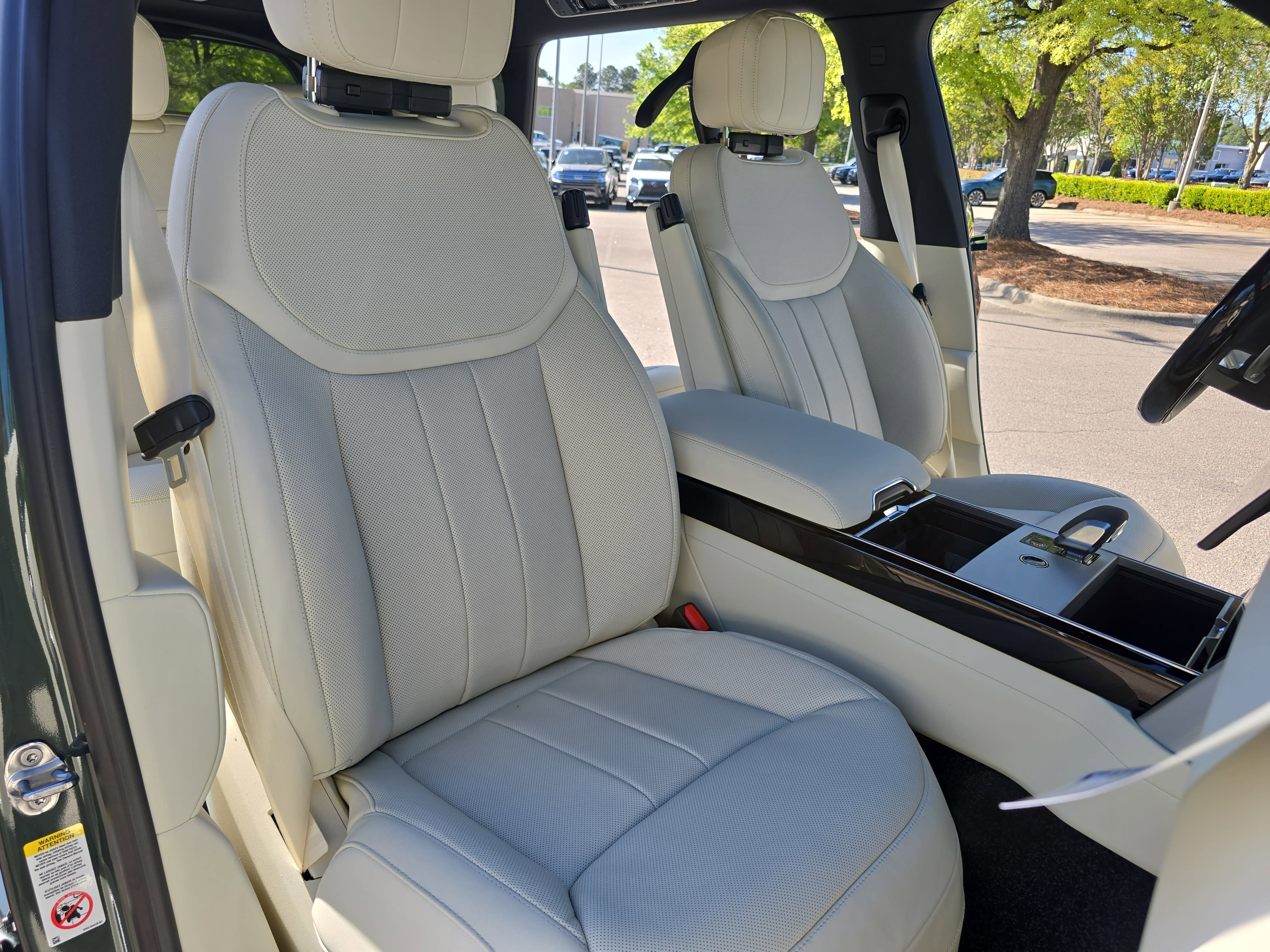 New 2026 Land Rover Range Rover Long Wheelbase SE AWD/4WD image 10