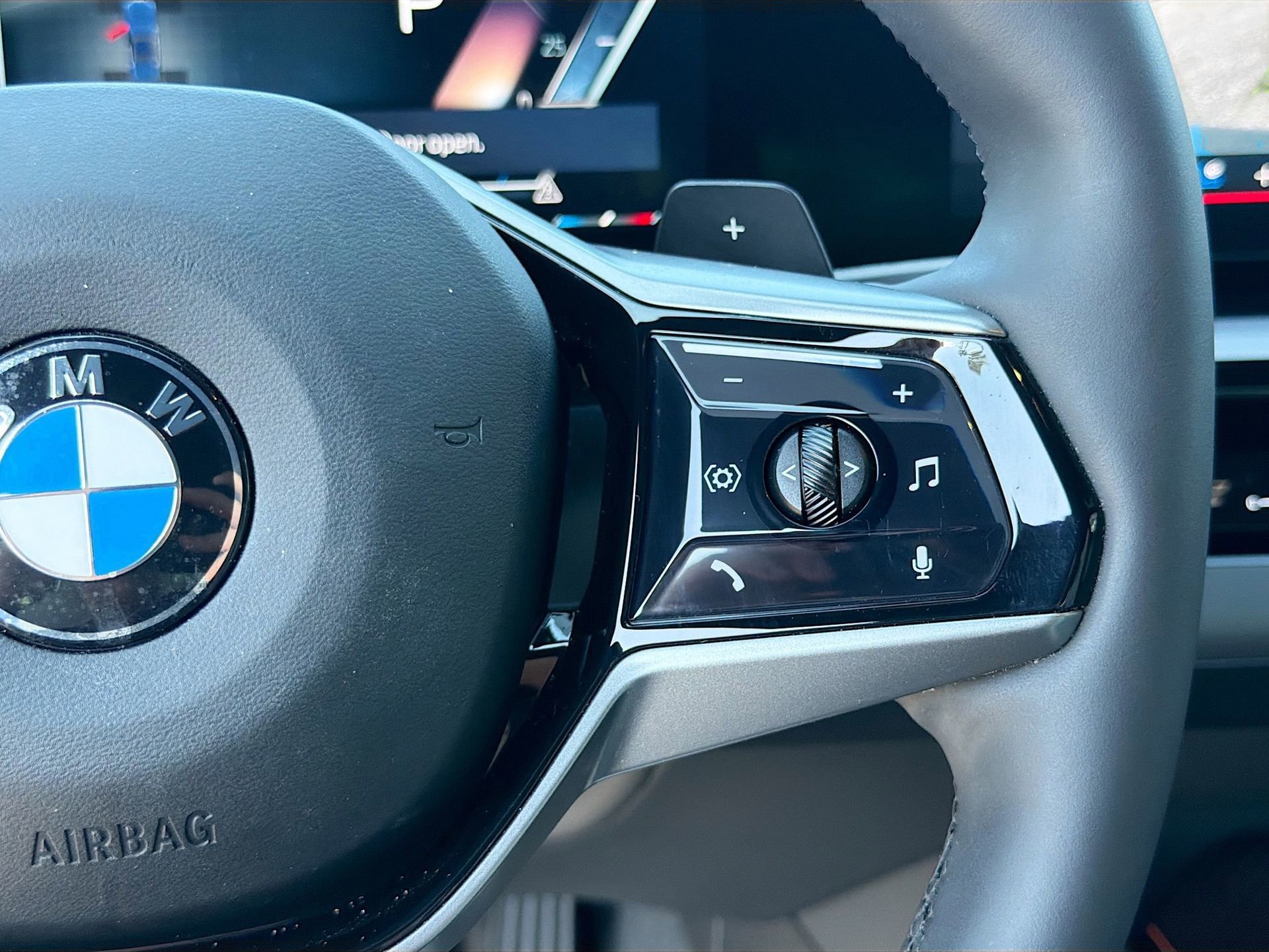 Used 2025 BMW 530i 530i w/ M Sport Package image 40