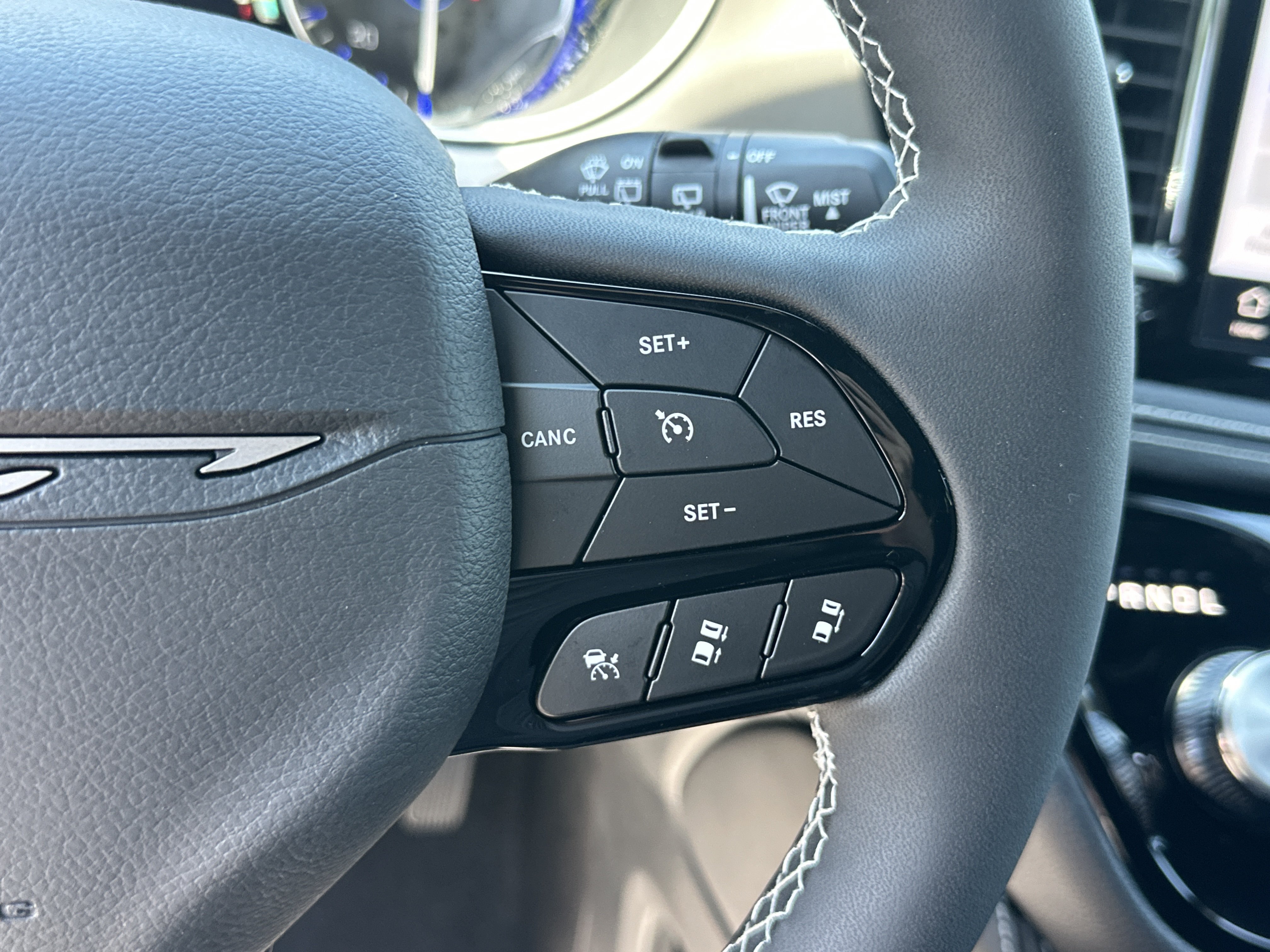 New 2027 Chrysler Pacifica Limited w/ Family Tech Group FWD image 8