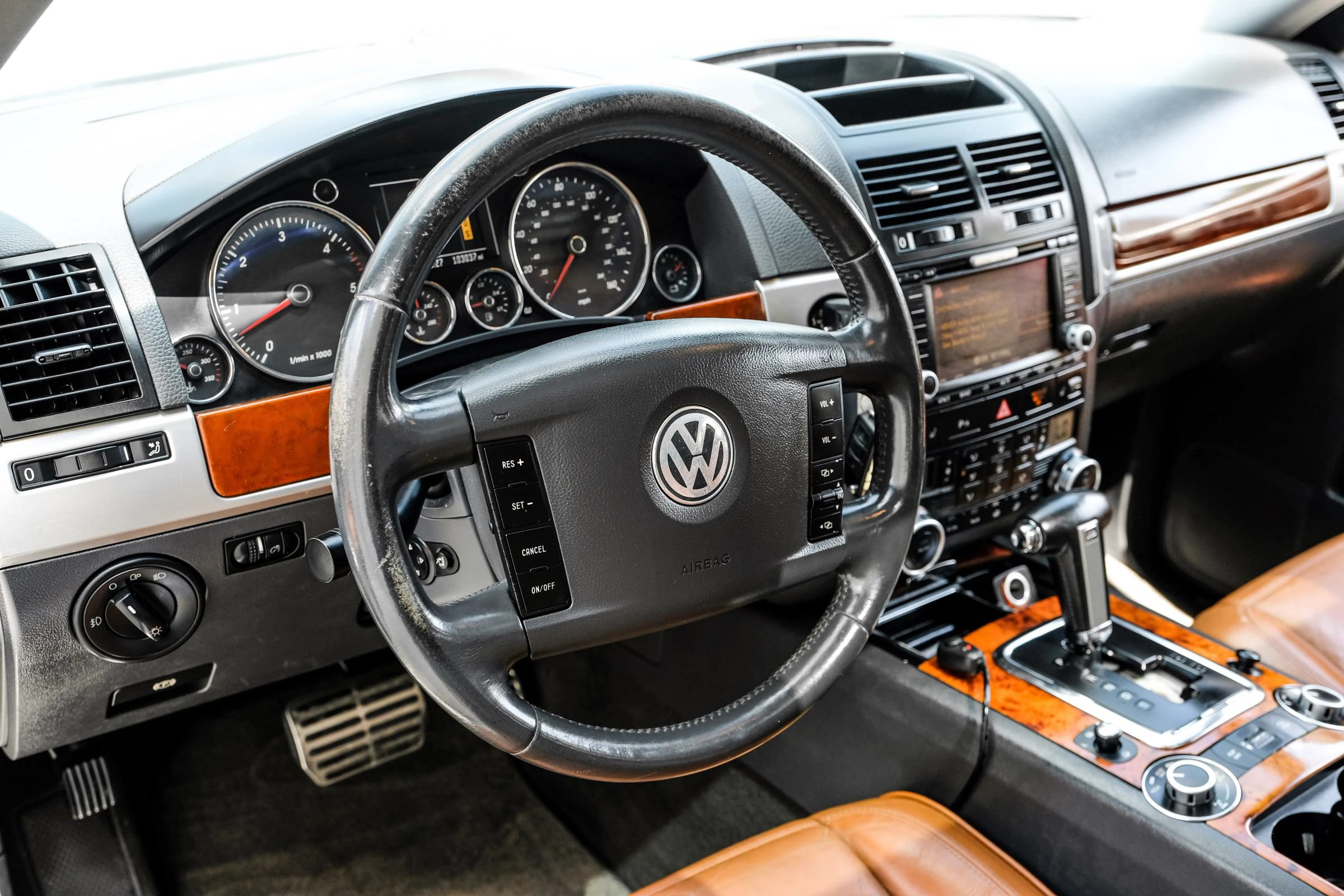Used 2006 Volkswagen Touareg V10 TDI AWD/4WD image 18