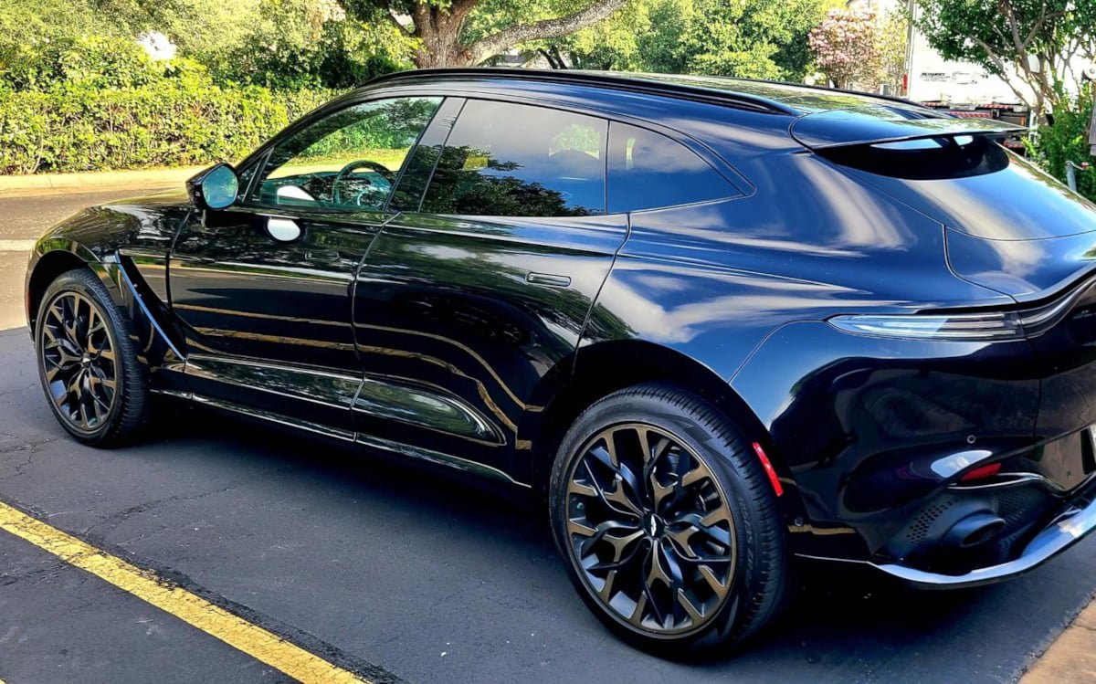 Used 2022 Aston Martin DBX AWD/4WD image 3