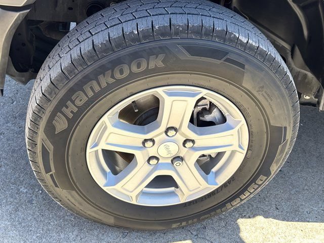 Used 2023 Jeep Wrangler Sport AWD/4WD image 9