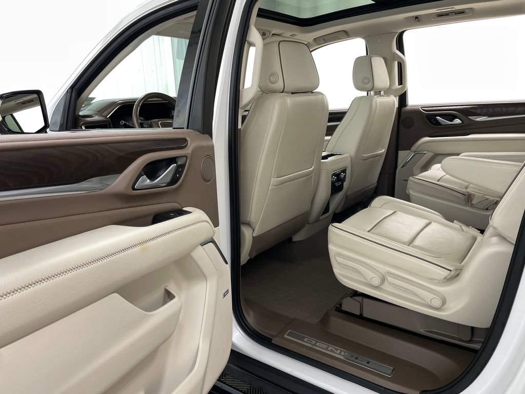 Used 2022 GMC Yukon XL Denali w/ Denali Premium Package AWD/4WD image 50