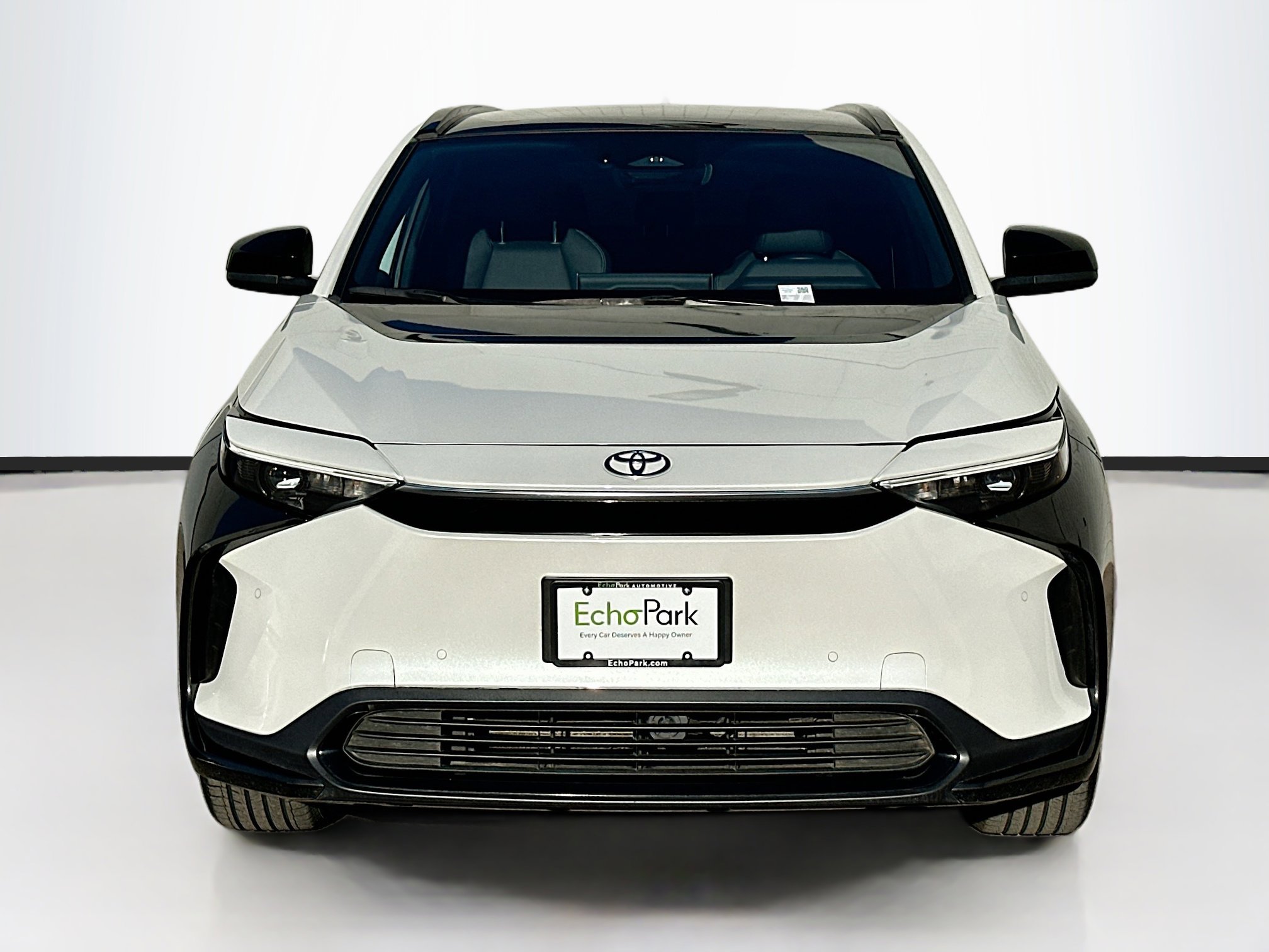 Used 2024 Toyota bZ4X XLE w/ Weather Package image 2