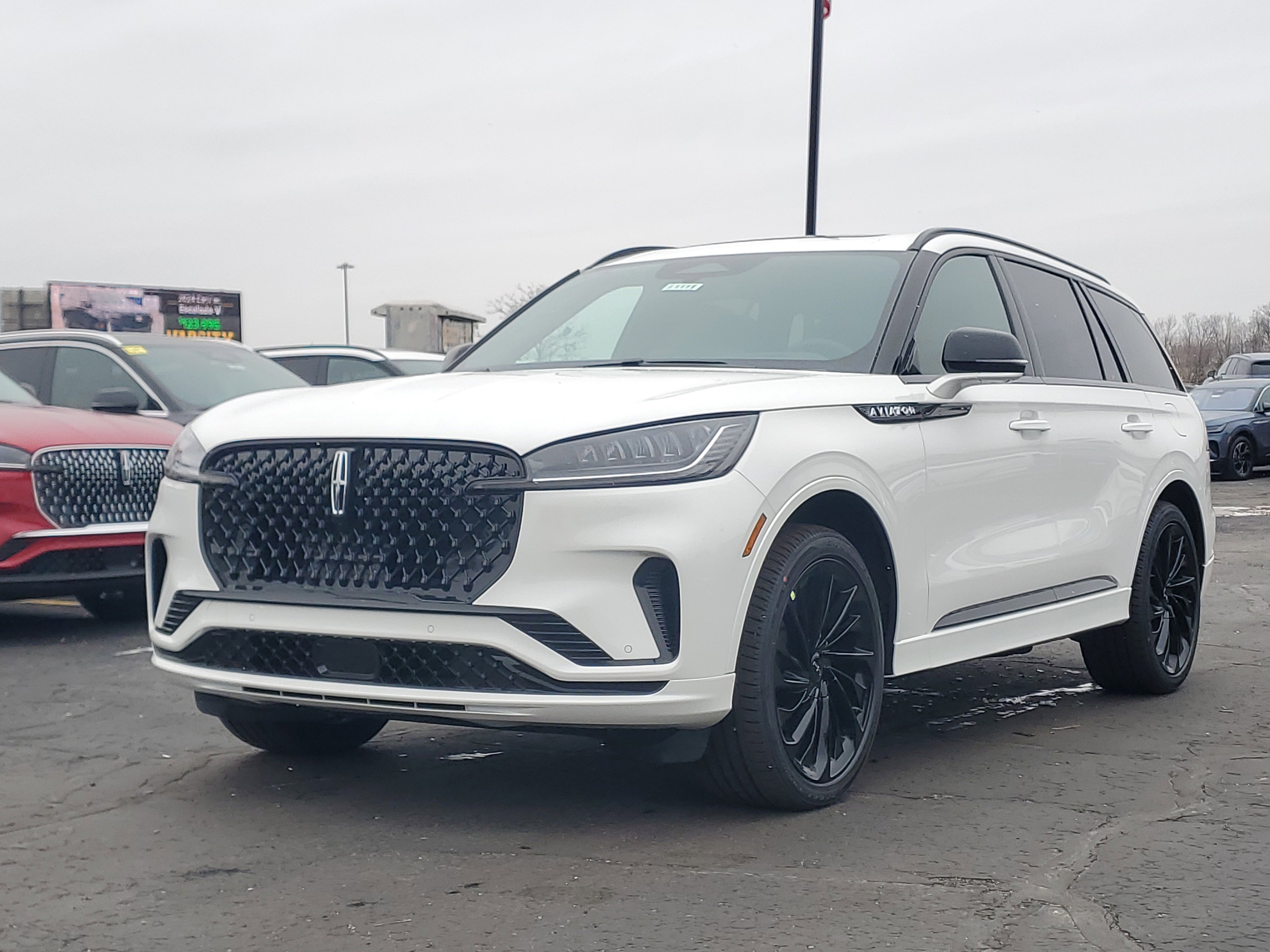 New 2026 Lincoln Aviator Reserve w/ Jet Appearance Package image 2