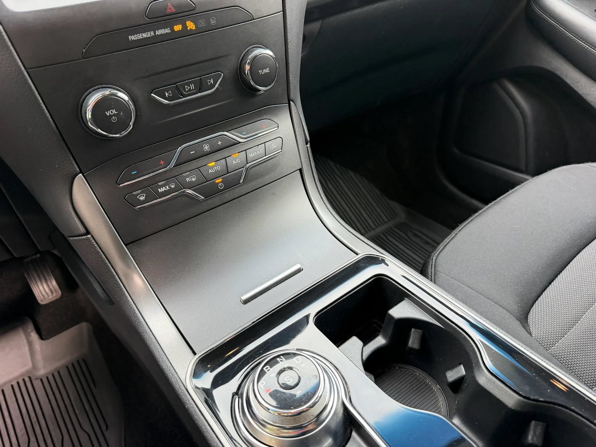 Used 2020 Ford Edge SE AWD/4WD image 23