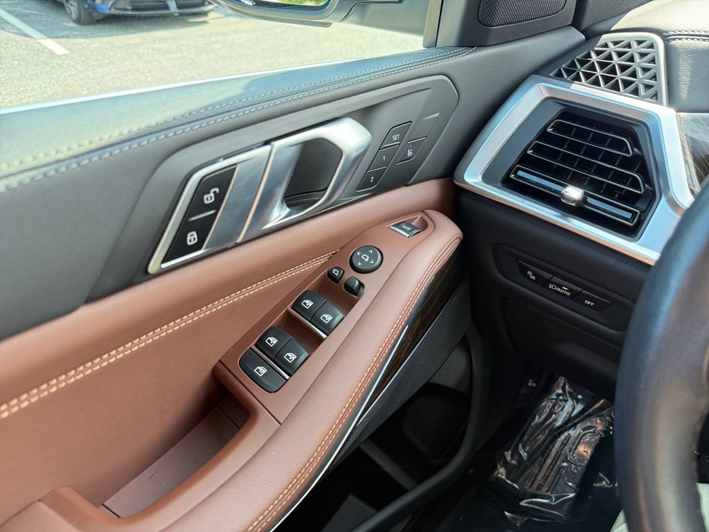 Used 2024 BMW X5 xDrive40i AWD/4WD image 30
