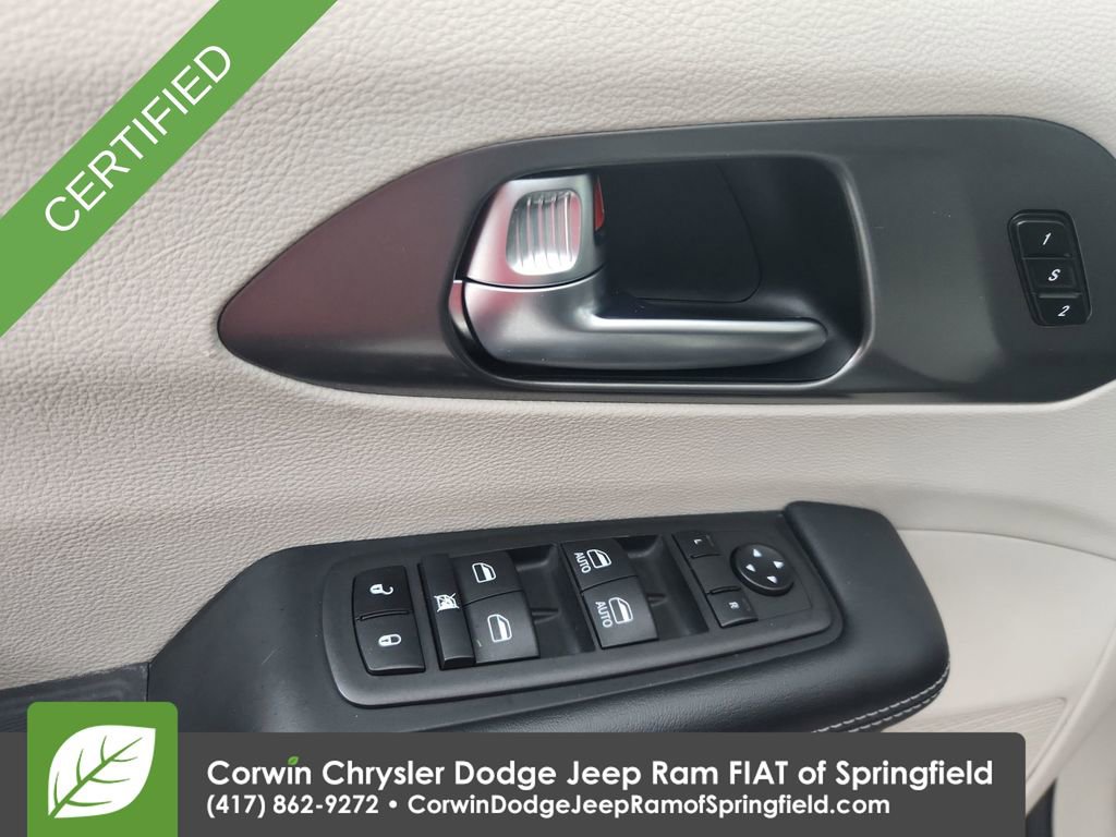 Certified 2023 Chrysler Pacifica Touring-L image 21