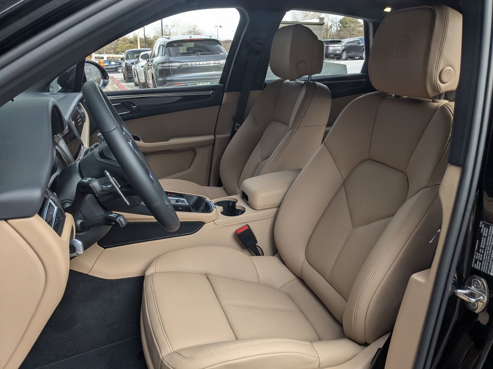 Certified 2026 Porsche Macan AWD/4WD image 5