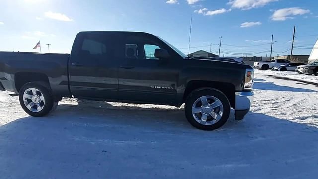 Used 2018 Chevrolet Silverado 1500 LT w/ LT Eassist Package AWD/4WD image 9