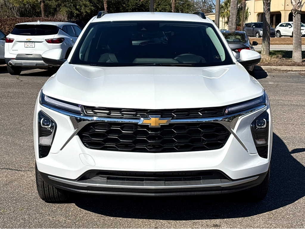 New 2025 Chevrolet Trax LT w/ Driver Confidence Package video 2