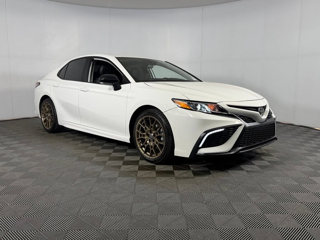 Used 2024 Toyota Camry SE w/ Convenience Package FWD image 4