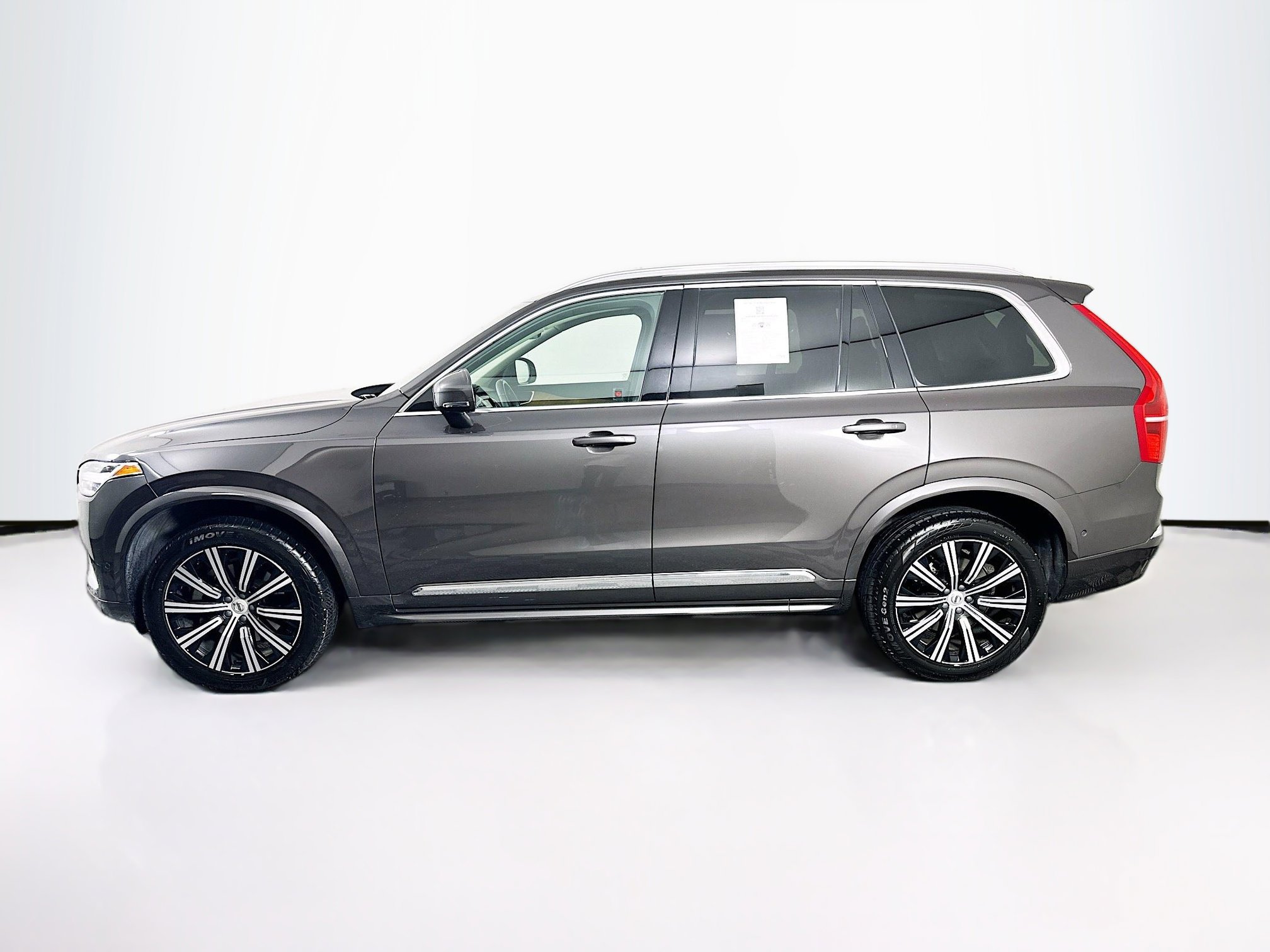 Used 2024 Volvo XC90 B6 Plus image 4
