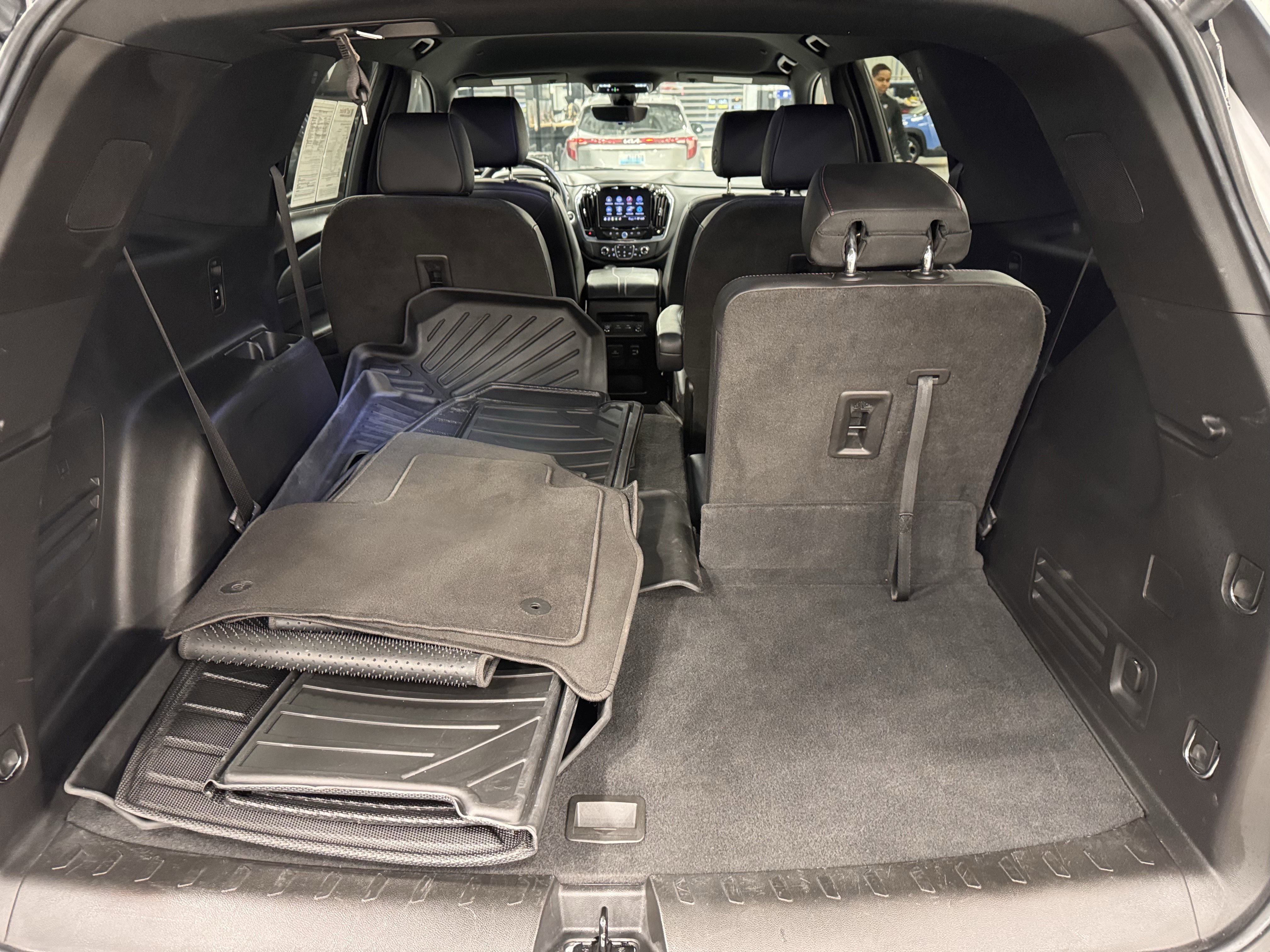Used 2022 Chevrolet Traverse RS image 24
