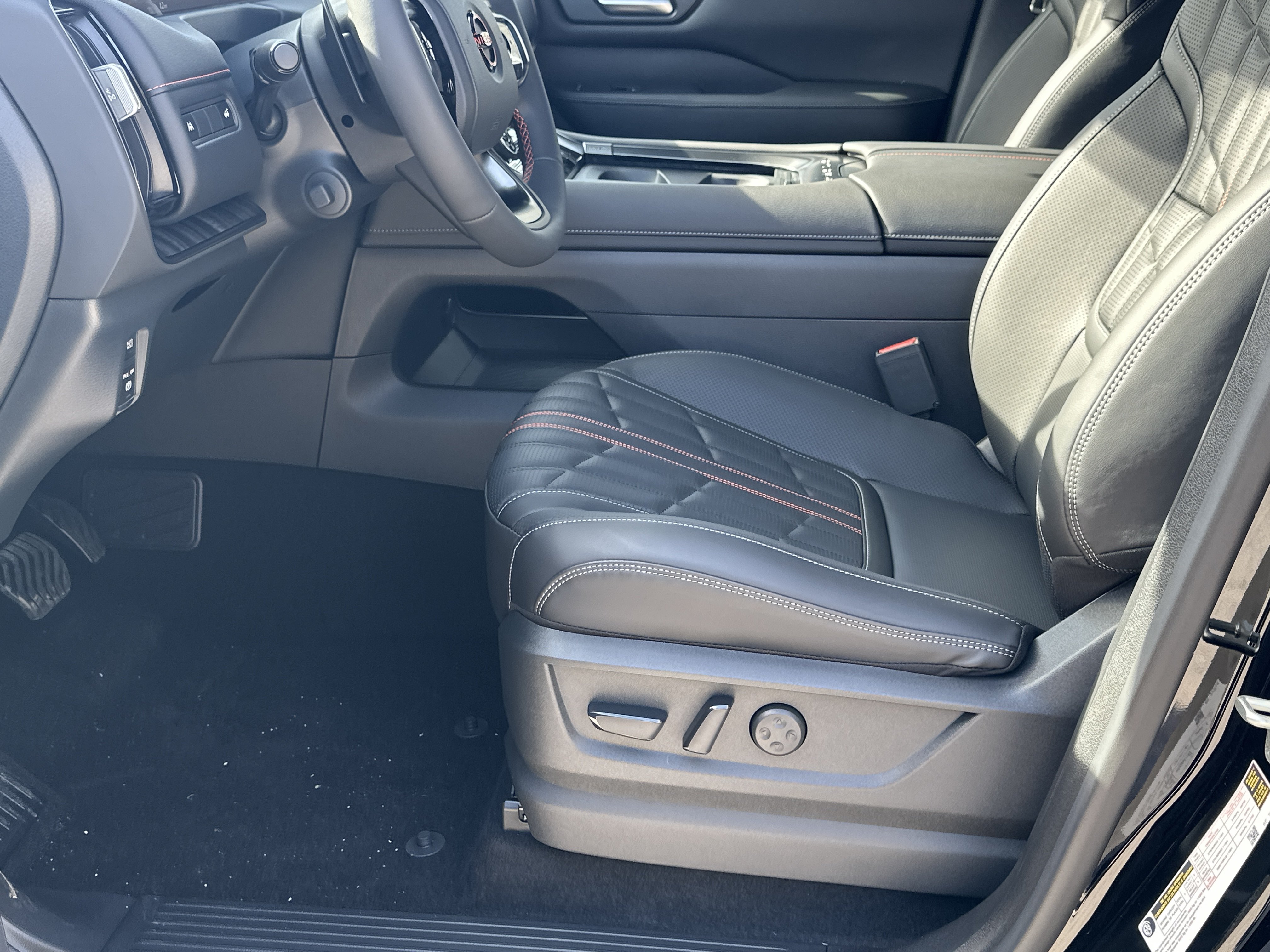 New 2026 Nissan Armada PRO-4X AWD/4WD image 9