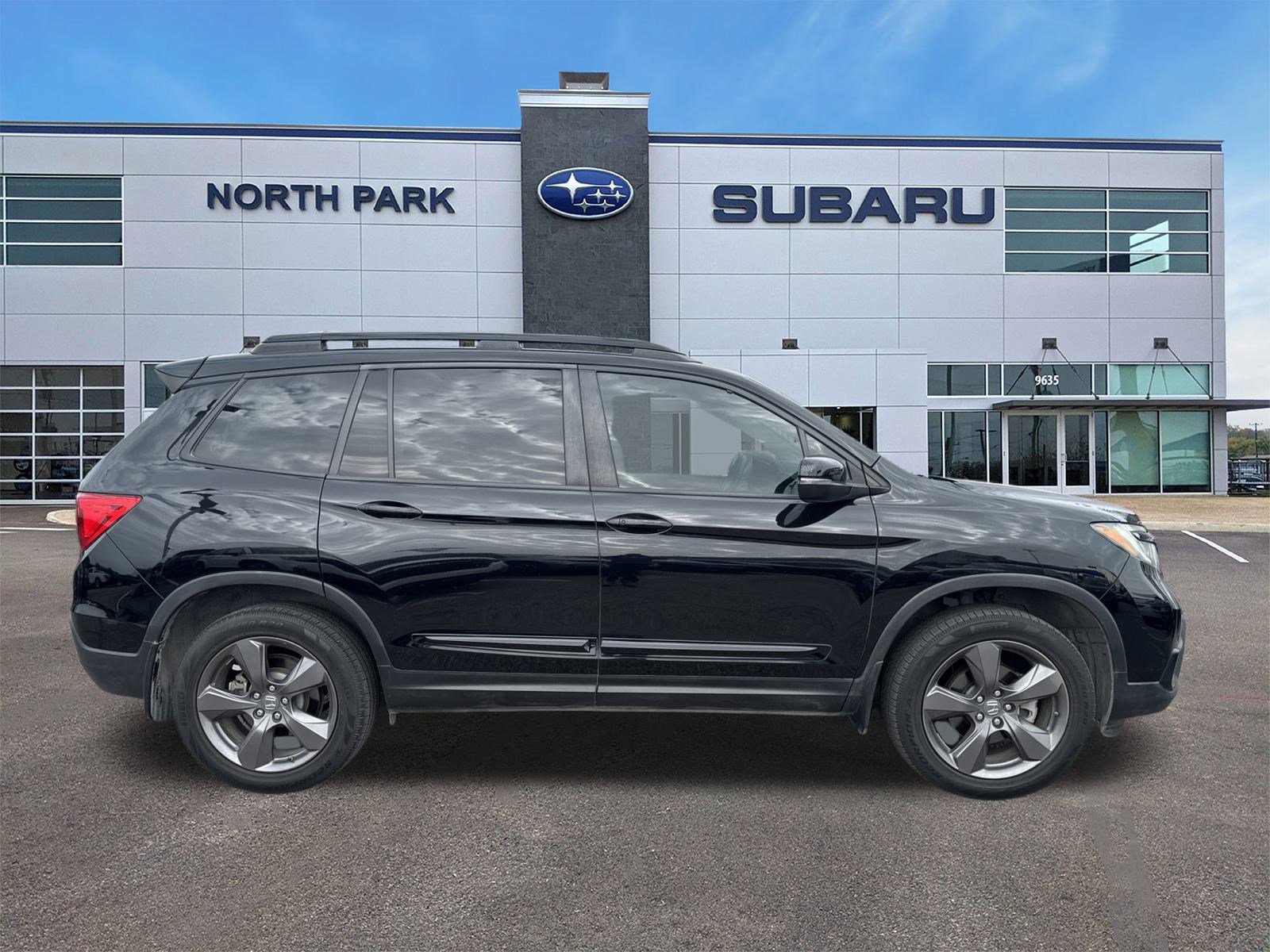 Used 2021 Honda Passport Touring image 2