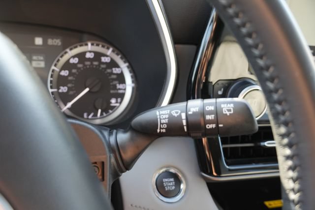 Used 2023 Toyota Highlander XLE FWD image 32