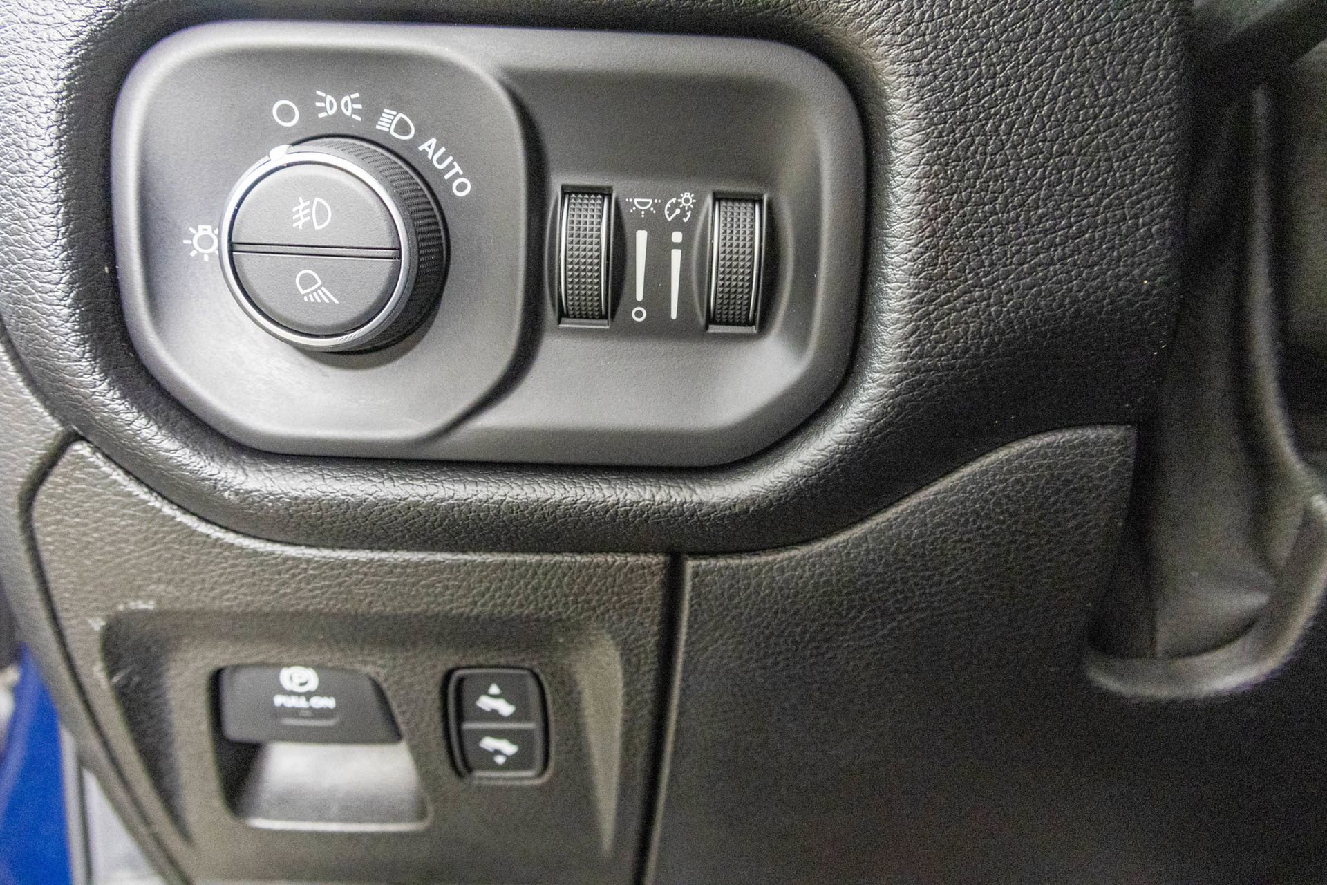 Used 2019 RAM 1500 Big Horn AWD/4WD image 36