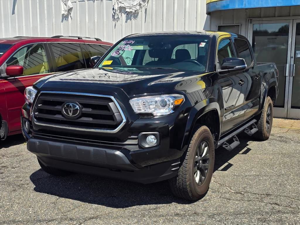 Used 2023 Toyota Tacoma SR5 w/ Technology Package RWD image 2