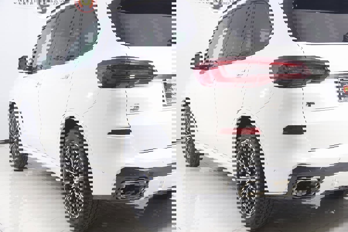 Used 2023 BMW X5 M50i w/ Executive Package image 27