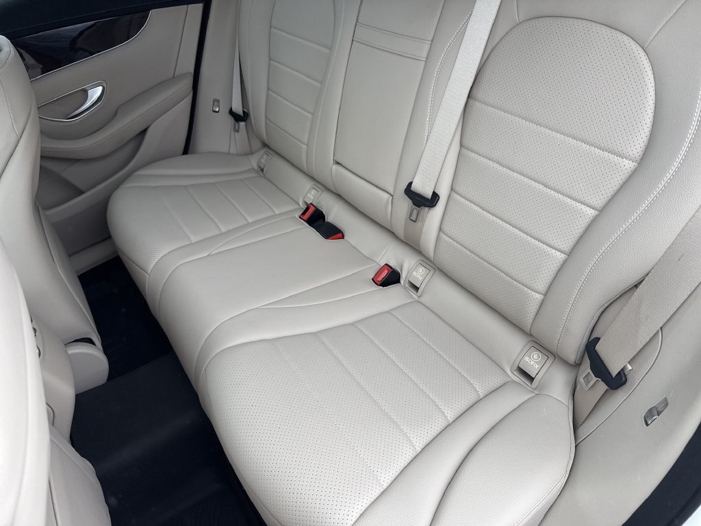 Used 2018 Mercedes-Benz GLC 300 4MATIC image 31
