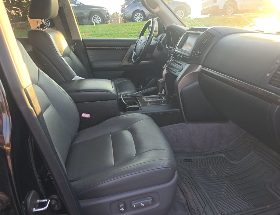 Used 2011 Toyota Land Cruiser w/ Upgrade Pkg AWD/4WD image 6
