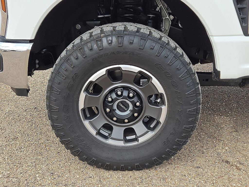 Used 2024 Ford F250 Lariat w/ Tremor Off-Road Package image 11