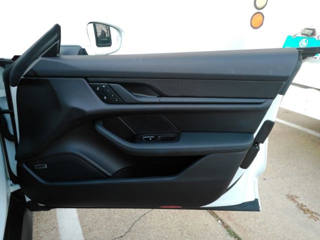 Used 2022 Porsche Taycan image 20