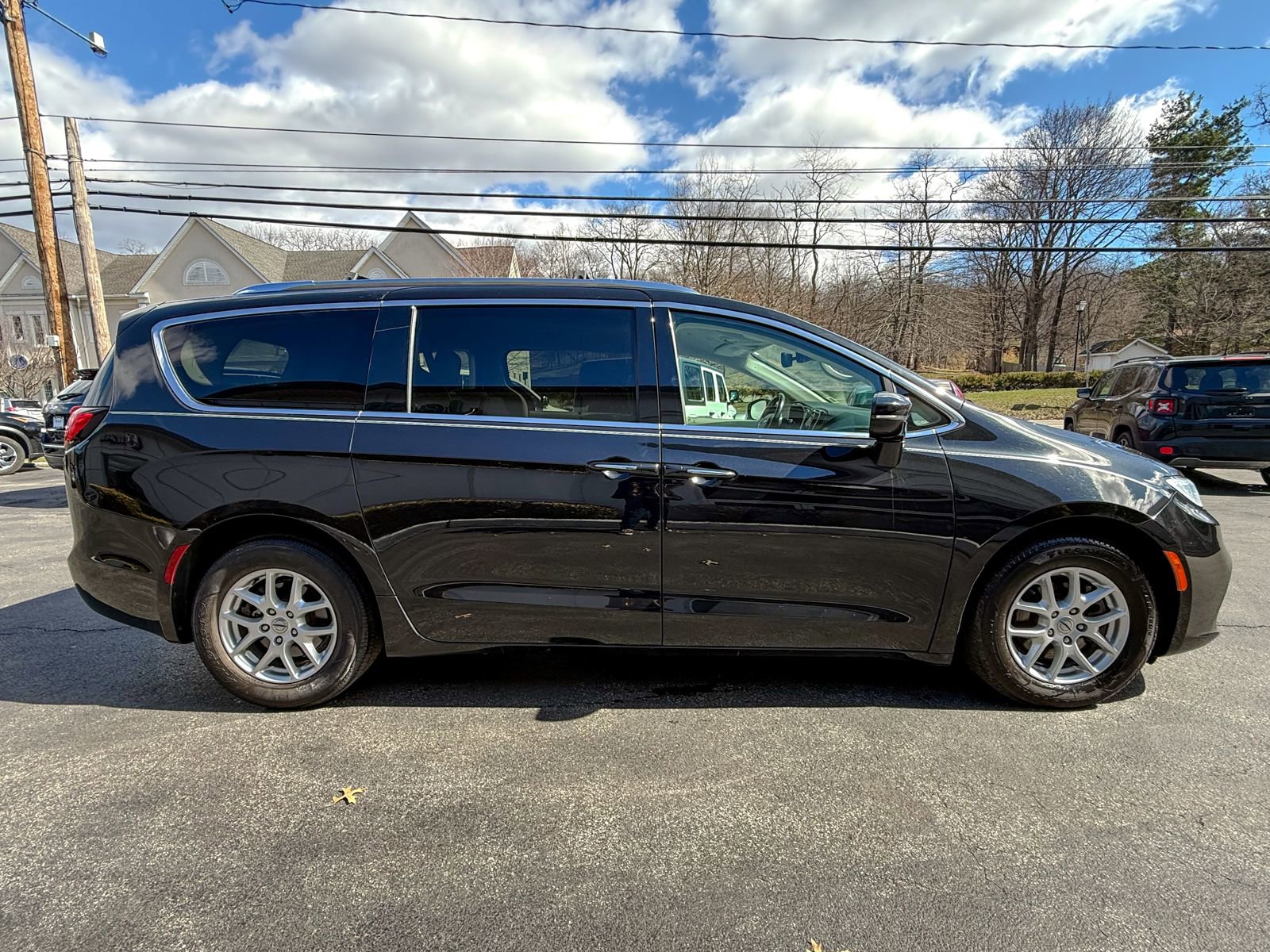 Used 2021 Chrysler Pacifica Touring-L image 12