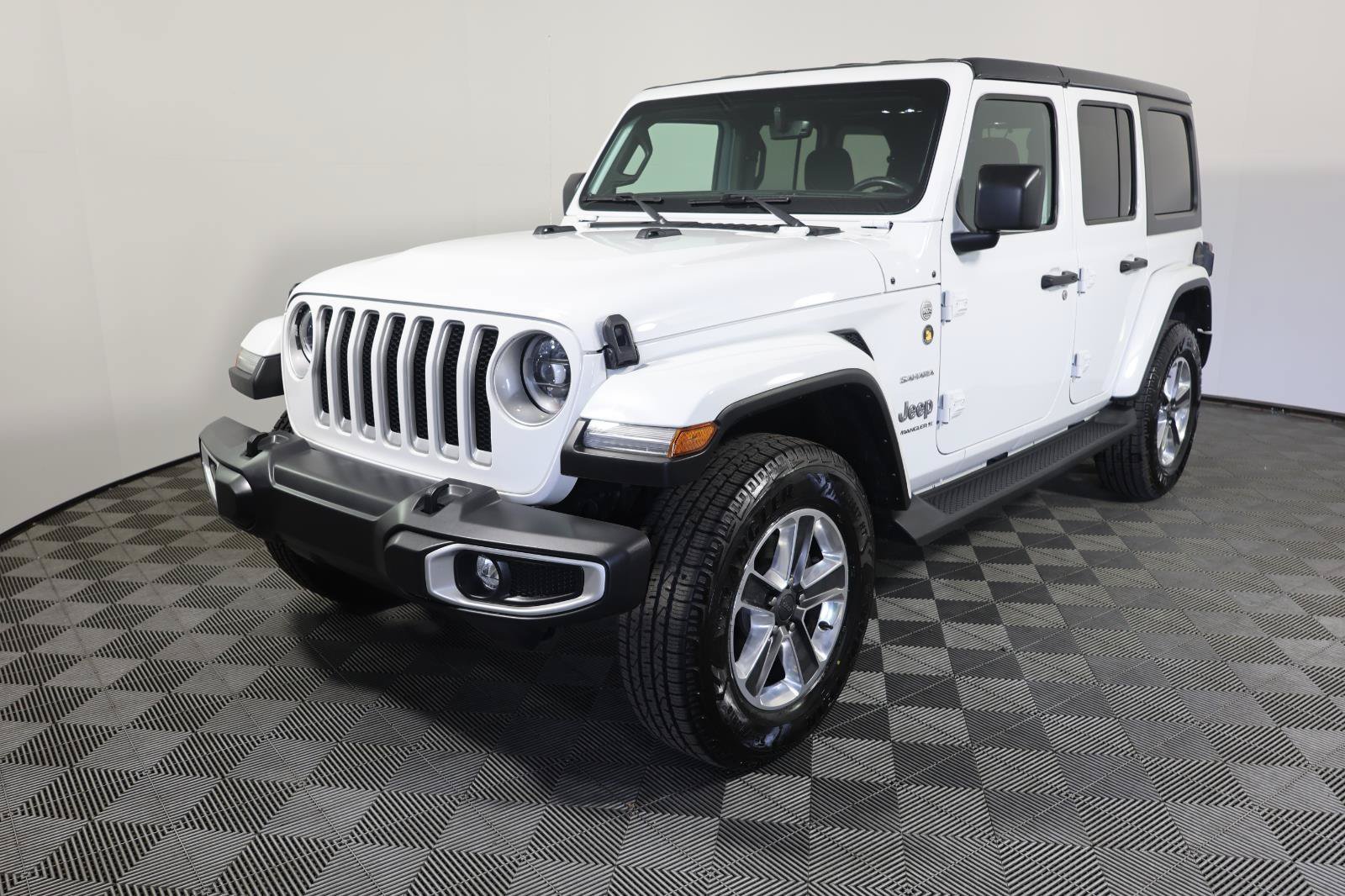 Used 2023 Jeep Wrangler Unlimited Sahara w/ LED Lighting Group AWD/4WD image 1