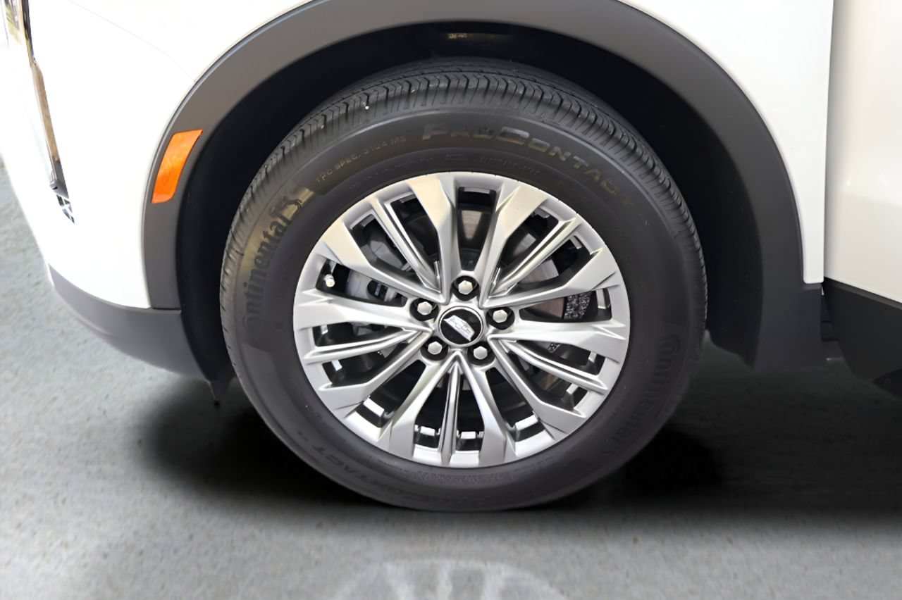 Certified 2025 Cadillac XT4 Premium Luxury w/ Technology Package FWD image 9