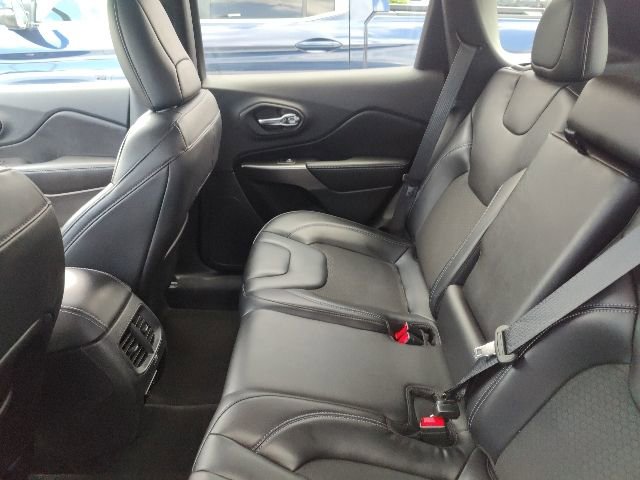 Used 2020 Jeep Cherokee Latitude Plus w/ Cold Weather Group FWD image 23