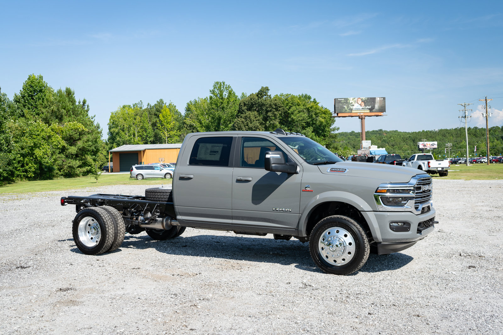 New 2026 RAM 4500 4x4 Crew Cab DRW w/ Laramie Trim Package image 11