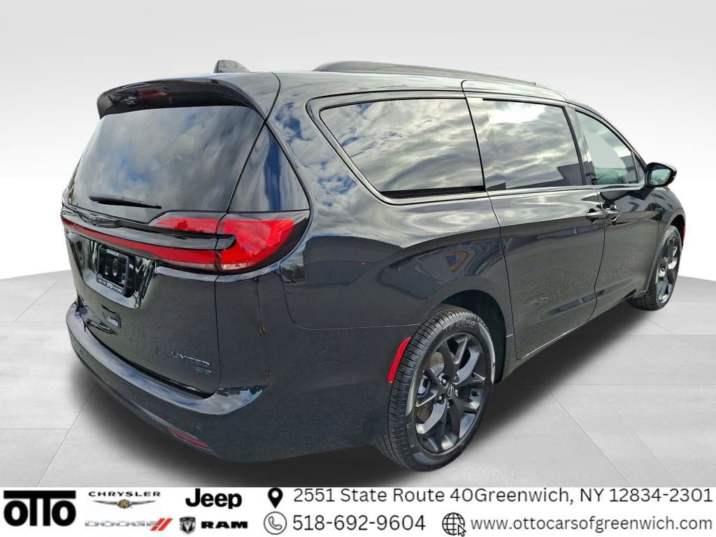 New 2026 Chrysler Pacifica Limited w/ S Appearance Package image 8