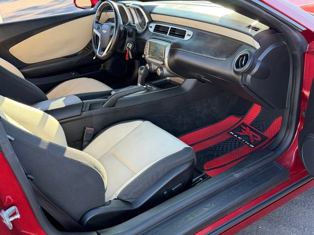 Used 2015 Chevrolet Camaro LT RWD image 25