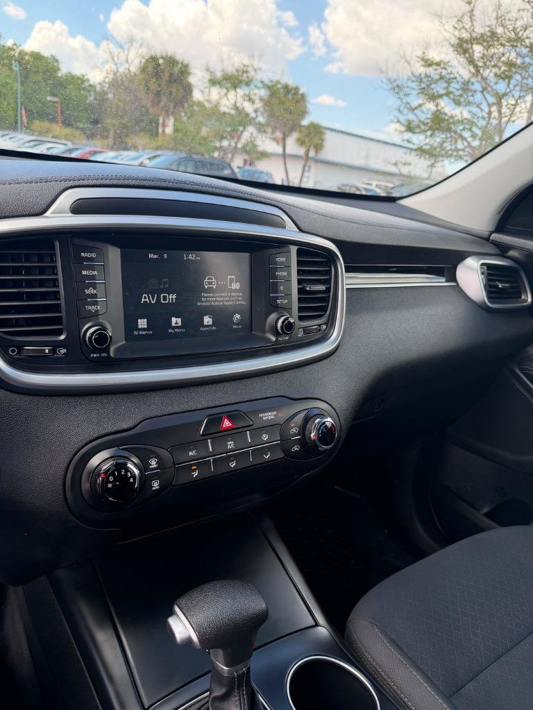 Used 2020 Kia Sorento LX FWD image 11