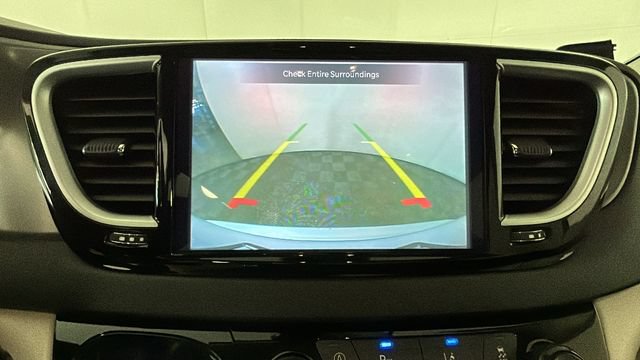 Used 2024 Chrysler Pacifica Touring-L FWD image 24