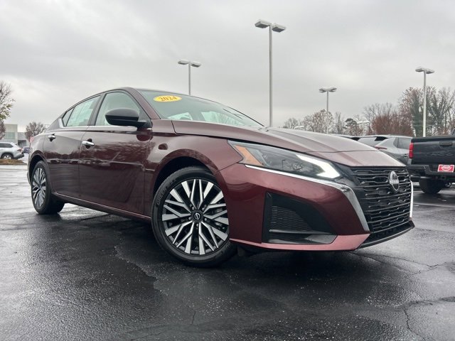 Used 2024 Nissan Altima 2.5 SV image 3